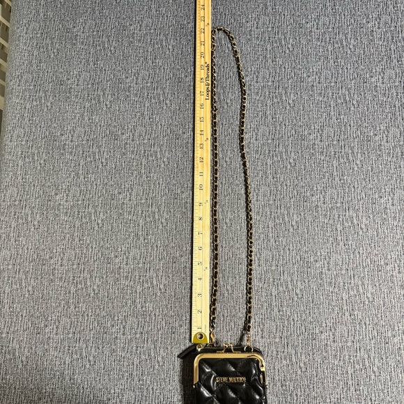 Steve Madden Quilted Cell Phone Crossbody Pouch With A Gold Chain - Picture 15 of 15
